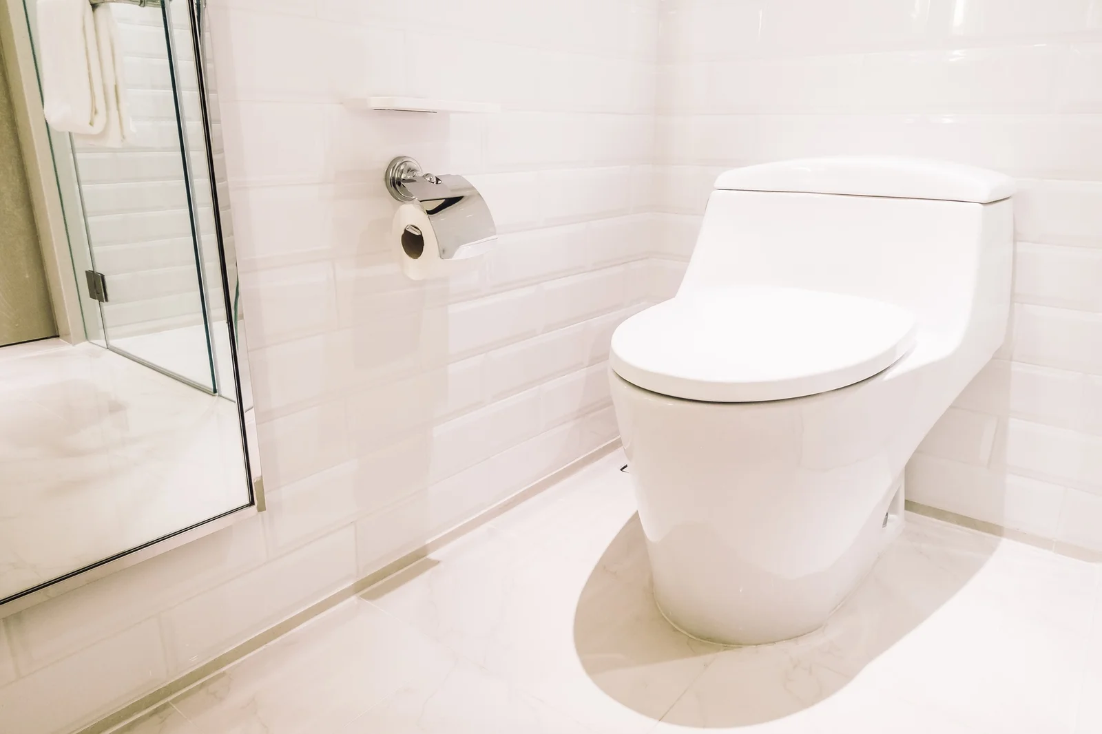 English-toilet-and-Anti-skid-flooring